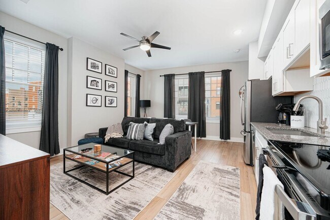 Building Photo - 1 Bedroom corner unit in the heart of Shor...
