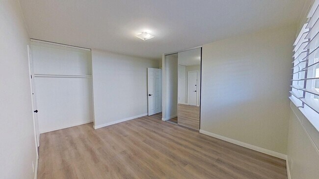 Building Photo - 8011 Taylor Dr