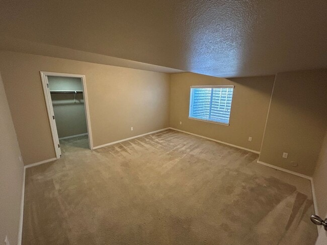 Building Photo - Absolutely Gorgeous 5-Bed 4-Bath with 3-car Garage Home!