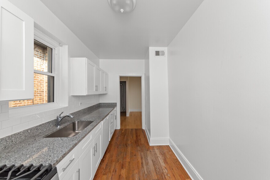 Building Photo - 3533 W Fullerton Ave