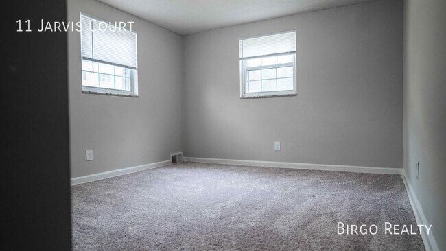 Building Photo - Move in special! First month free rent!