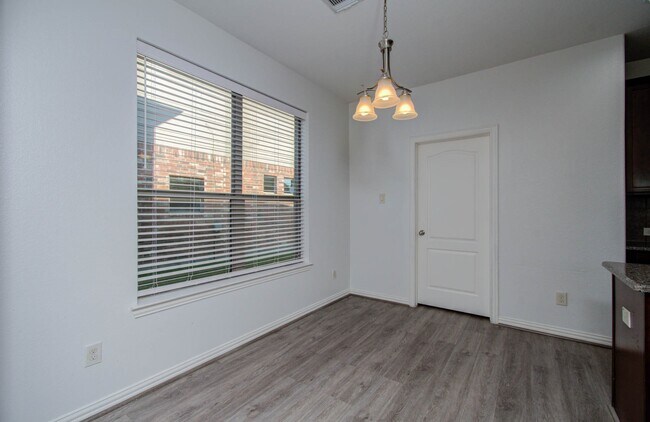 Building Photo - 22314 Mosshall Ct