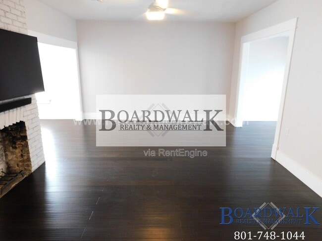 Building Photo - 657 Warnock Ave