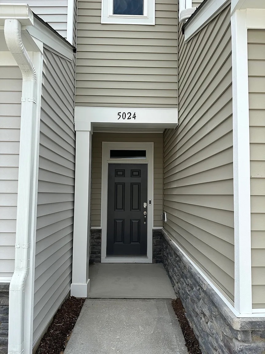 Building Photo - Room in Townhome on Arkose Dr