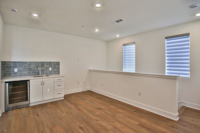 Building Photo - 5 Bedroom SFR in Irvine