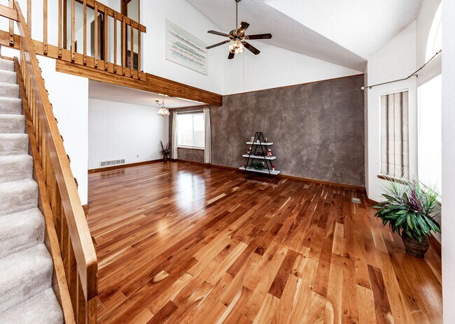 Building Photo - Westside Home in Mt Shadows in D20