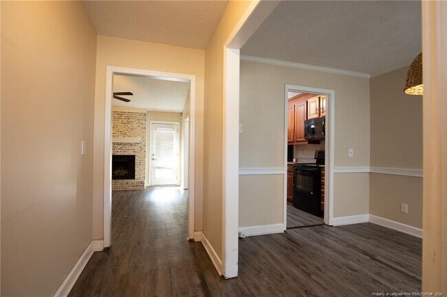 Building Photo - 6944 Calamar Dr