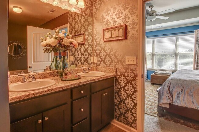 Building Photo - 282 Turtle Creek Dr