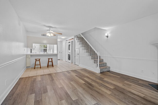 Building Photo - 1519 N Leverett Ave