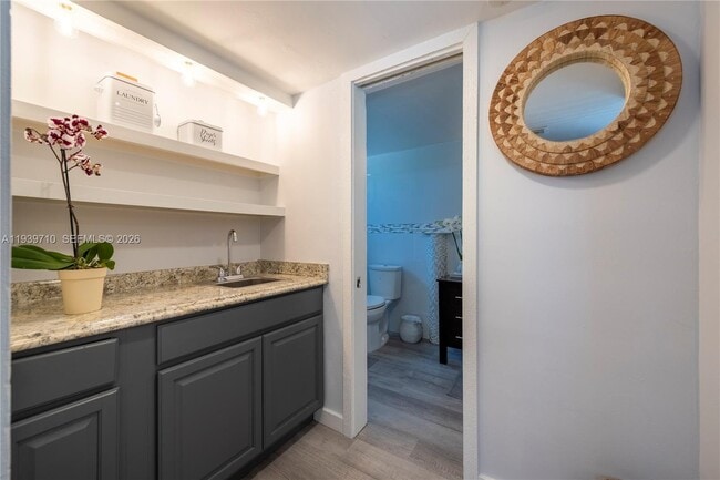 Building Photo - 1501 NE 24th St