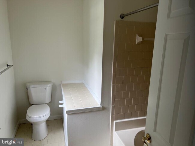 Building Photo - 1520 Murray Pl