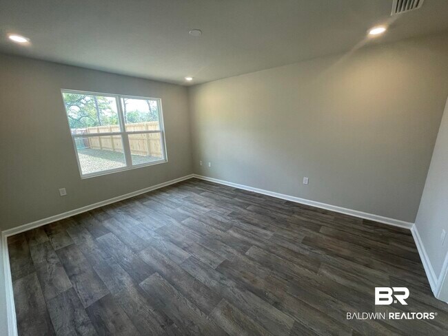Building Photo - 213 Burnston Way