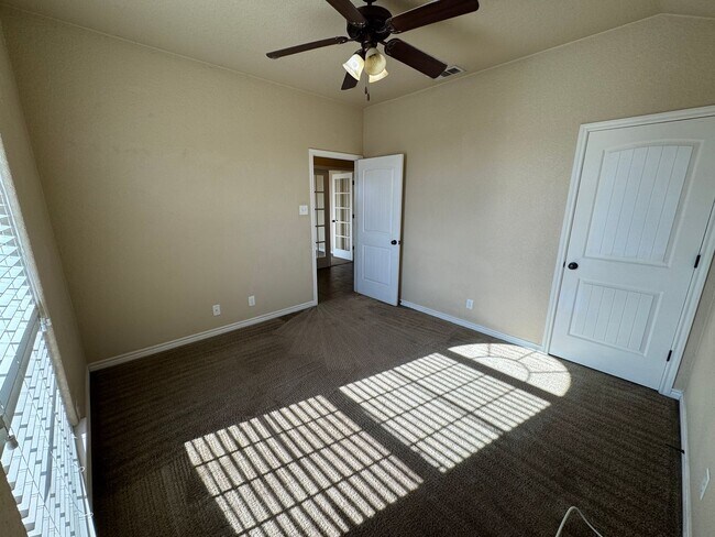 Building Photo - 601 W Little Dipper Dr