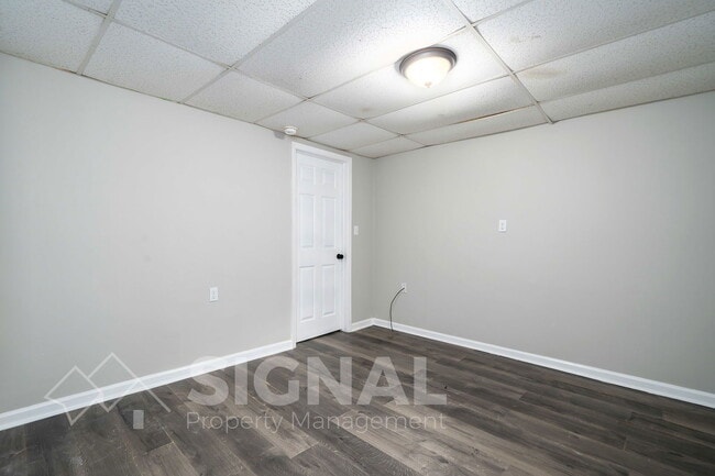 Building Photo - 2827 Arrowhead Cir NE