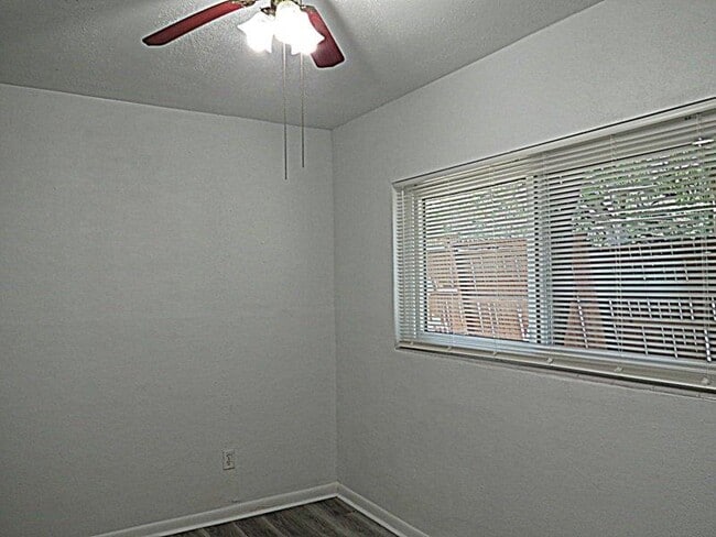 Building Photo - 1714 Hall Dr