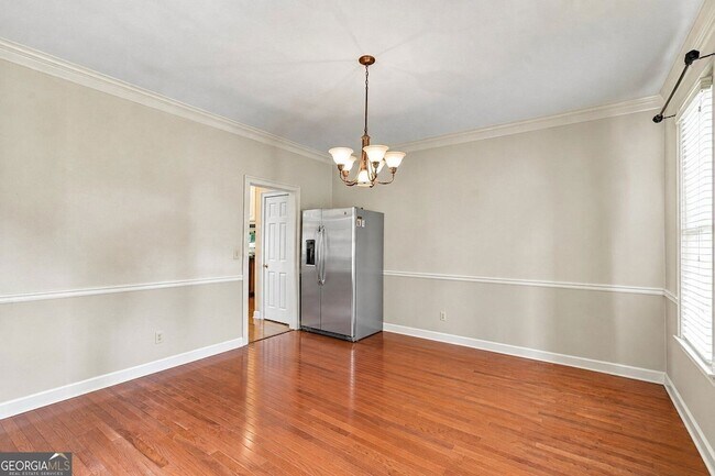 Building Photo - 3535 Claridge Dr NE