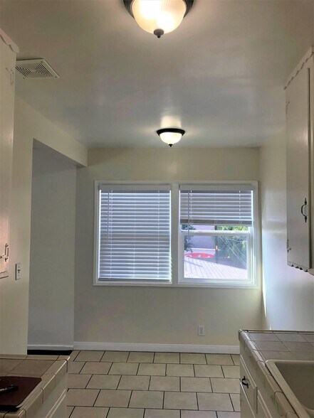 Building Photo - 912 N Market St