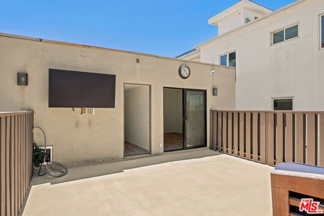 Building Photo - 23 Privateer St