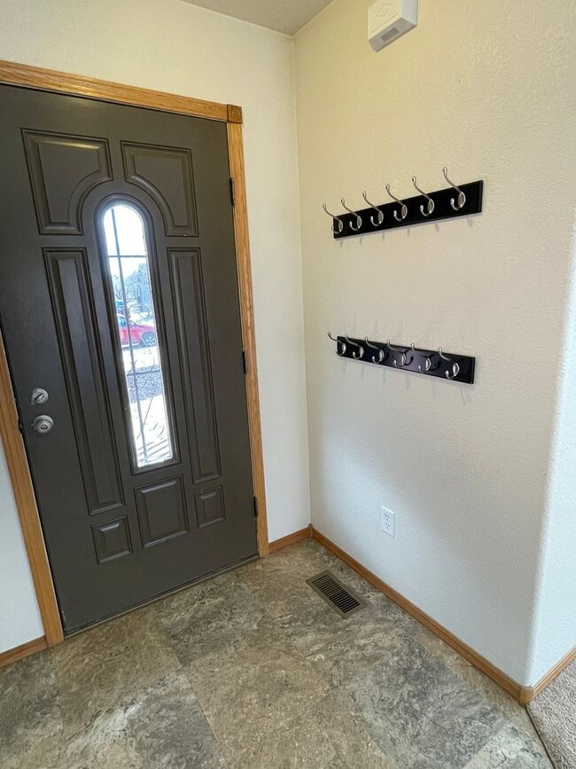 Building Photo - Spacious 4-Bedroom, 3-Bathroom House for Rent