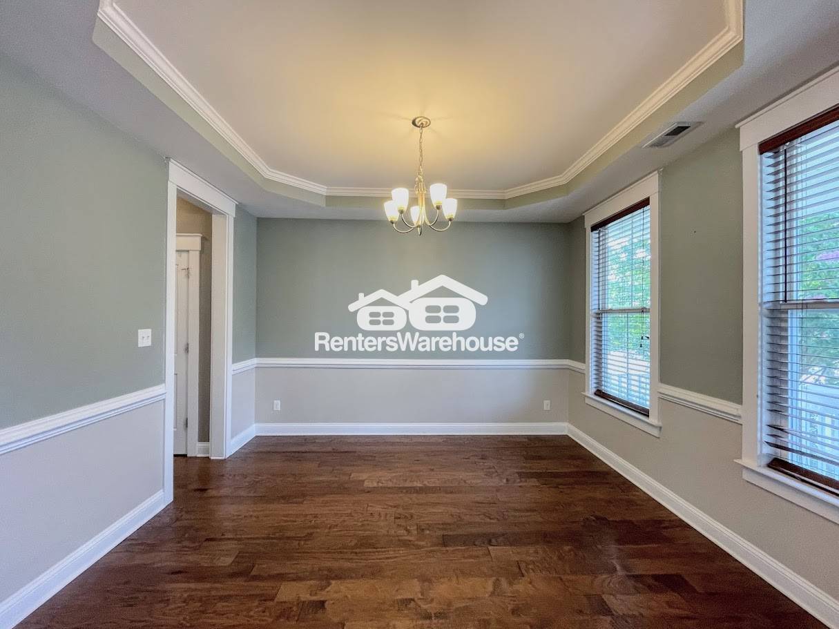 Building Photo - 3304 Patrick Henry Dr