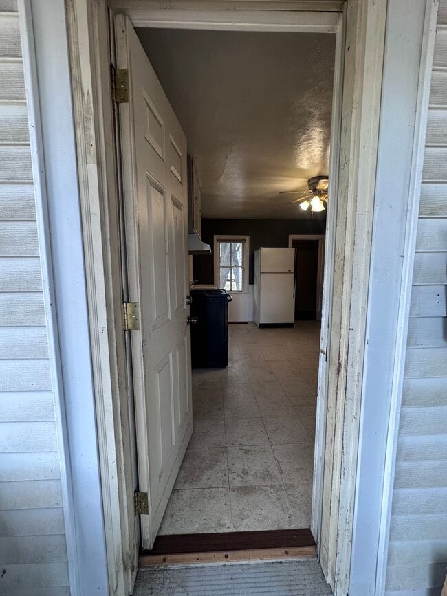 Building Photo - Click the “Apply Now” button or email wapmrentals@gmail.com for a prompt response.