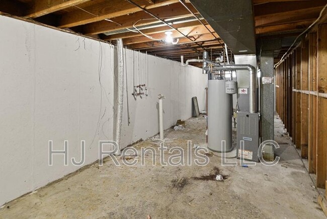 Building Photo - 650 Sherwood Dr