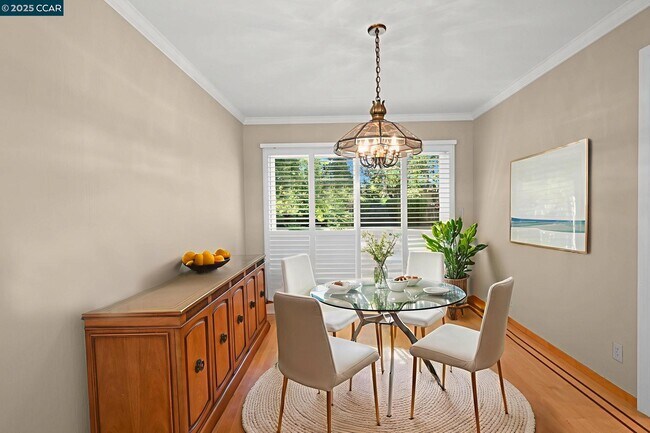 Building Photo - 251 Paraiso Dr
