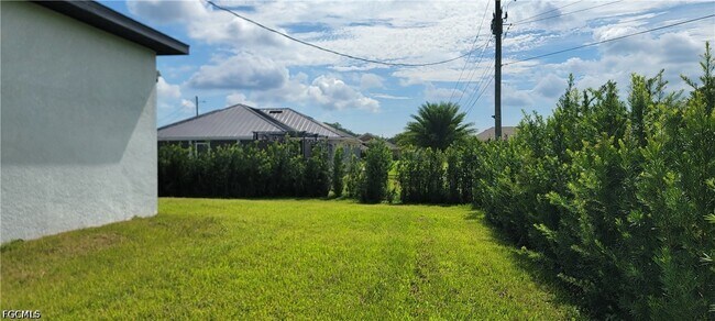 Building Photo - 1906 Veinna St
