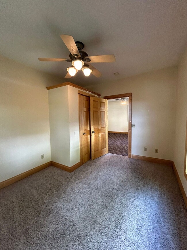 Building Photo - New On Market - 3 Bedroom, 1 Bathroom Duplex