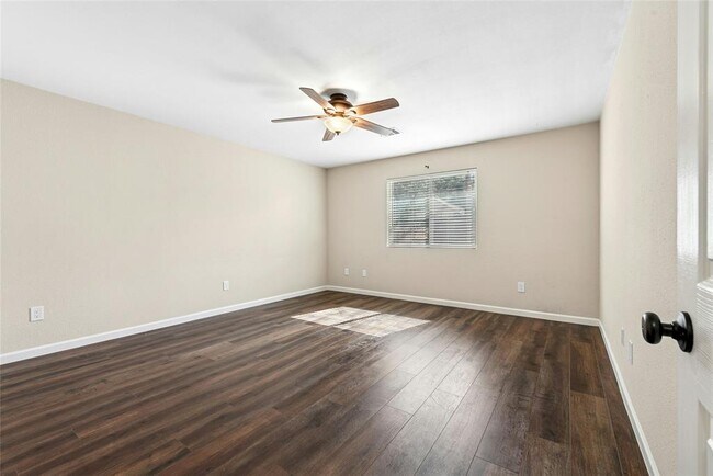 Building Photo - 1105 Hughmont Dr