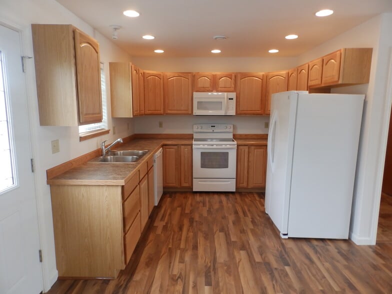 Building Photo - 36246 Irelands Way Cir