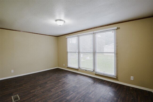 Building Photo - 132 Birchwood Dr