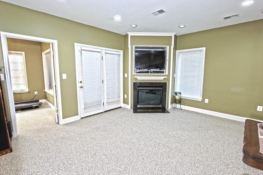 Building Photo - 4083 Walnut Cove Cir
