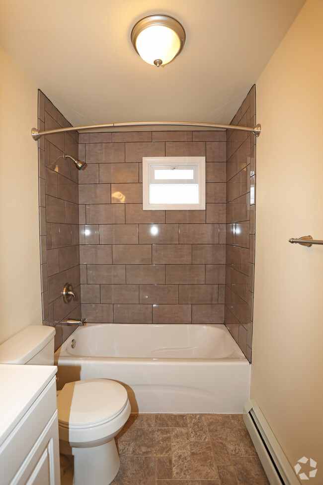 Bathroom - Lake Heights Apartments