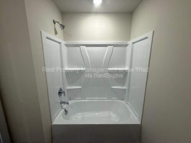 Building Photo - 3155 Fall Hls Dr