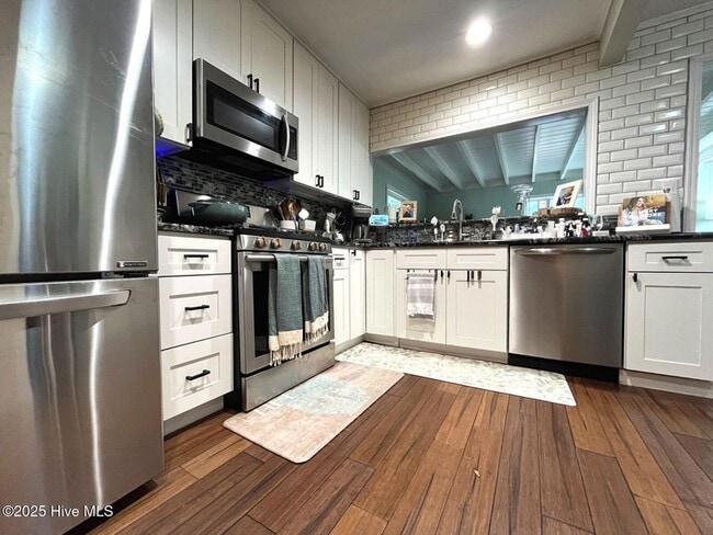 Building Photo - 375 Midland Rd