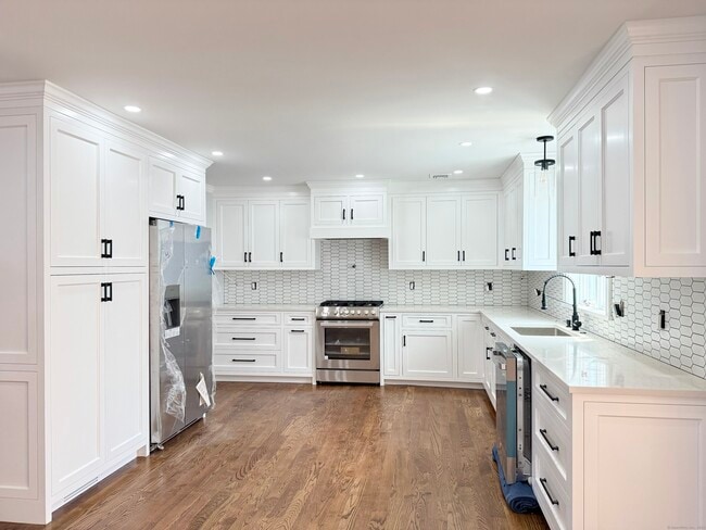 Building Photo - 40 E Pasadena Pl