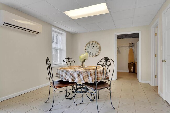 Building Photo - 601 Blackburn Dr