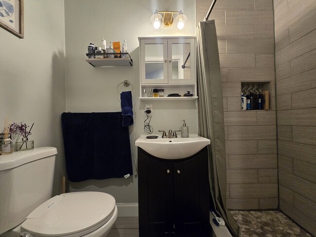 Building Photo - 306 Maverick St