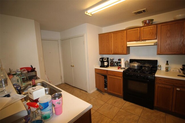 Building Photo - 8502 Apple Carrie Cove