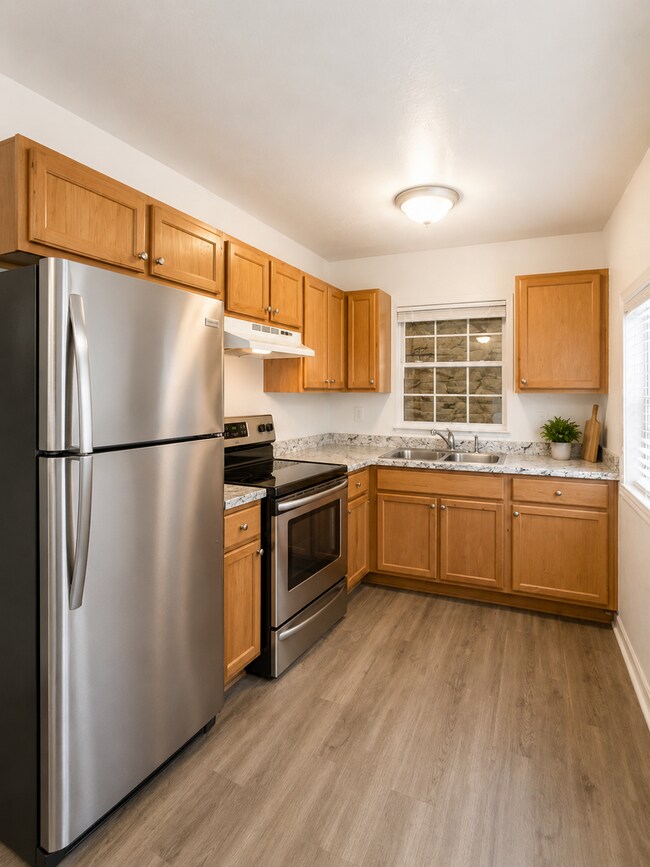 Building Photo - 5527 Bryson Dr