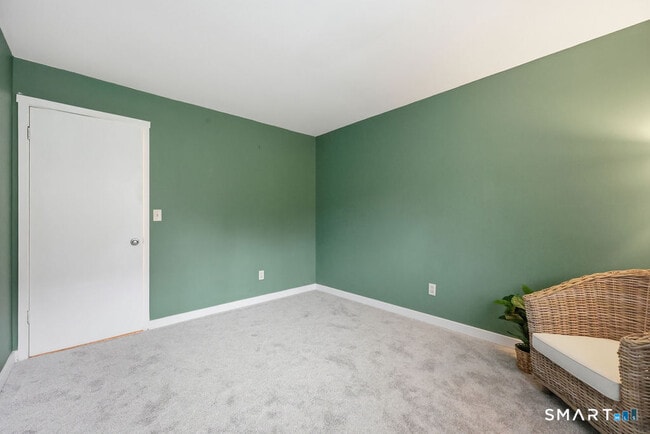 Building Photo - 42 Library Ln