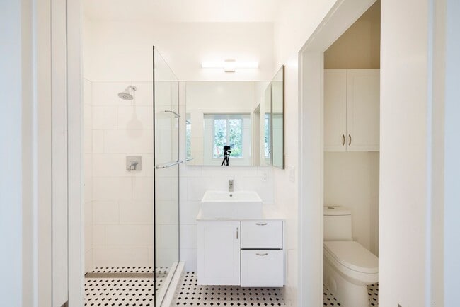 Building Photo - Bright Live-Work Studio with Tall Ceilings & Built-in Storage off Lowell Street in Oakland