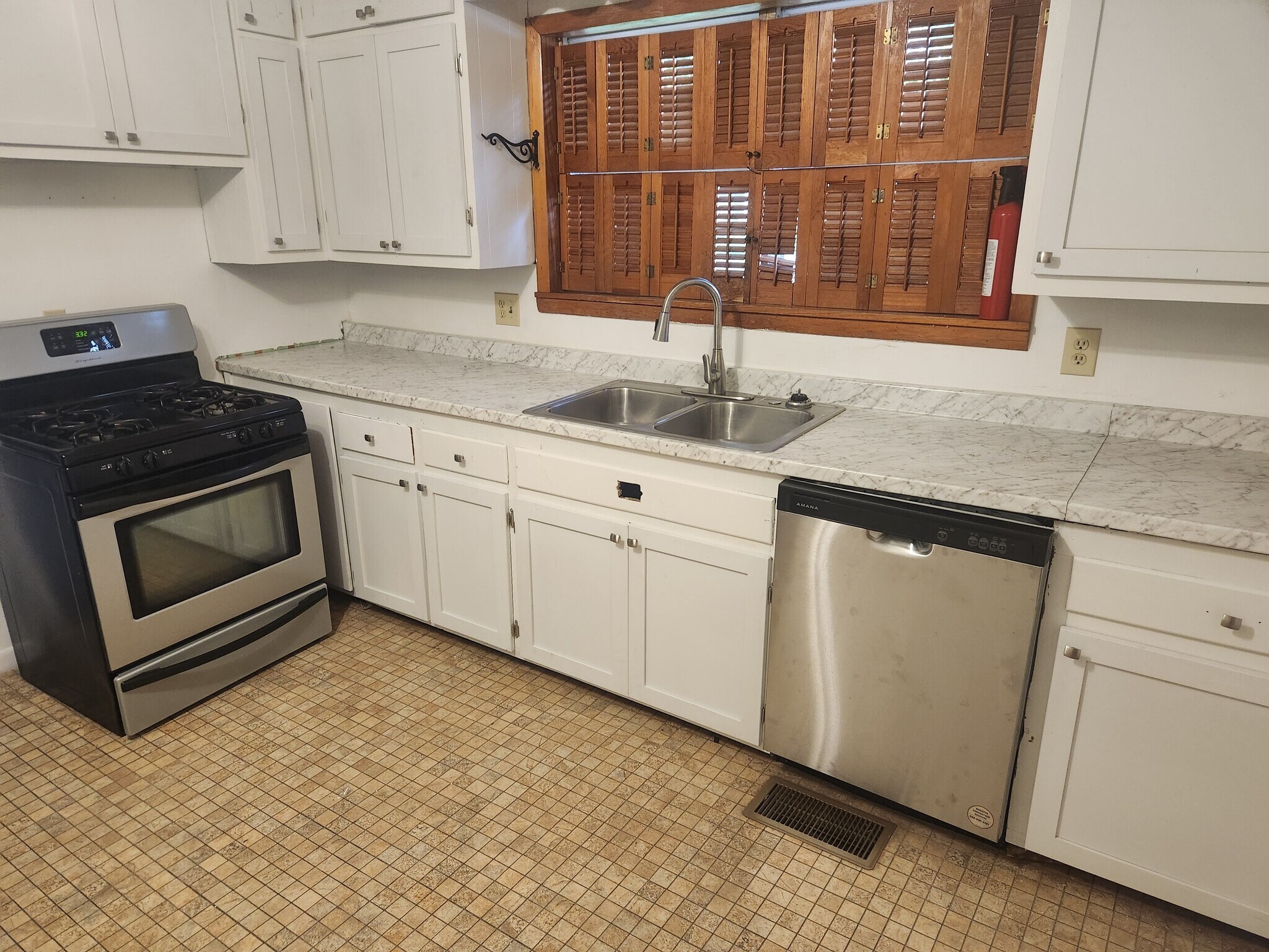 Building Photo - 104 W Searcy St