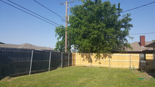 Building Photo - 1005 Packard Dr