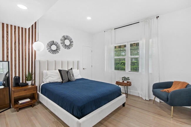 Building Photo - 615 SE 11th Ave