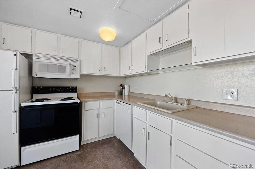 Kitchen - 1888 S Jackson St
