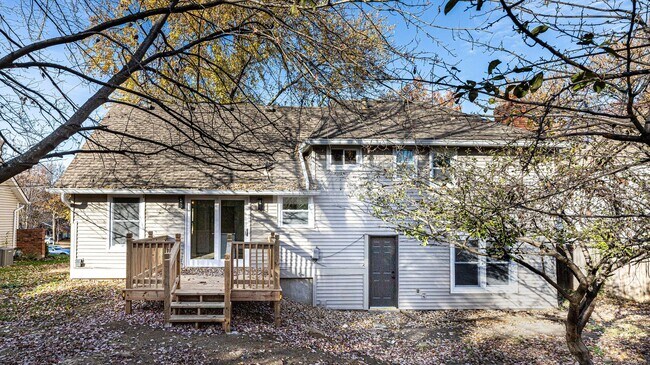 Building Photo - 9841 Melrose Dr