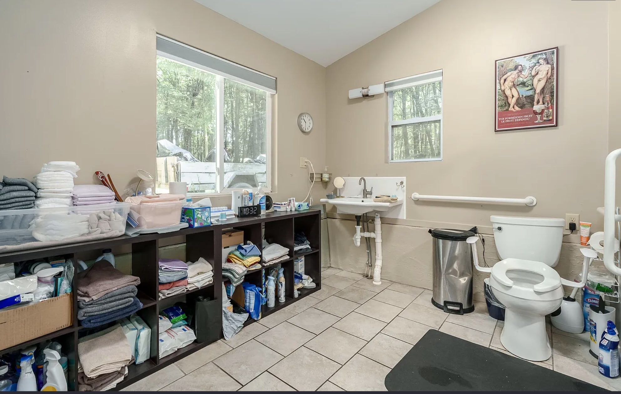 Building Photo - 5884 E P Ave