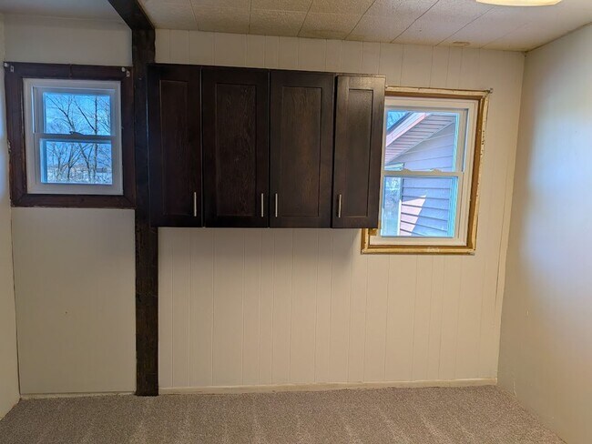 Building Photo - 158 E Maumee Ave